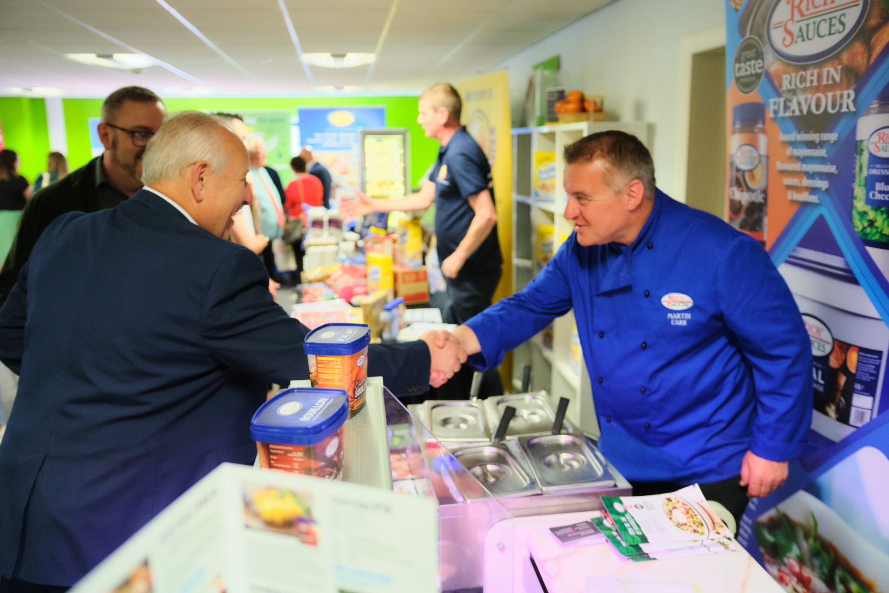 2 men shaking hands at a trade show